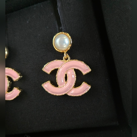 CHANEL Earrings. - Picture 3 of 7